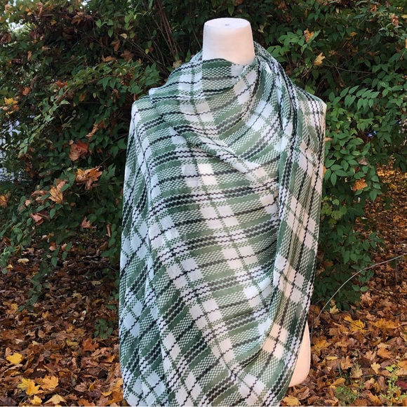 Sir Alistair Rai Accessories - ‼️WEEKEND SALE‼️ Sir Alistair Rai☀️Green plaid infinity scarf